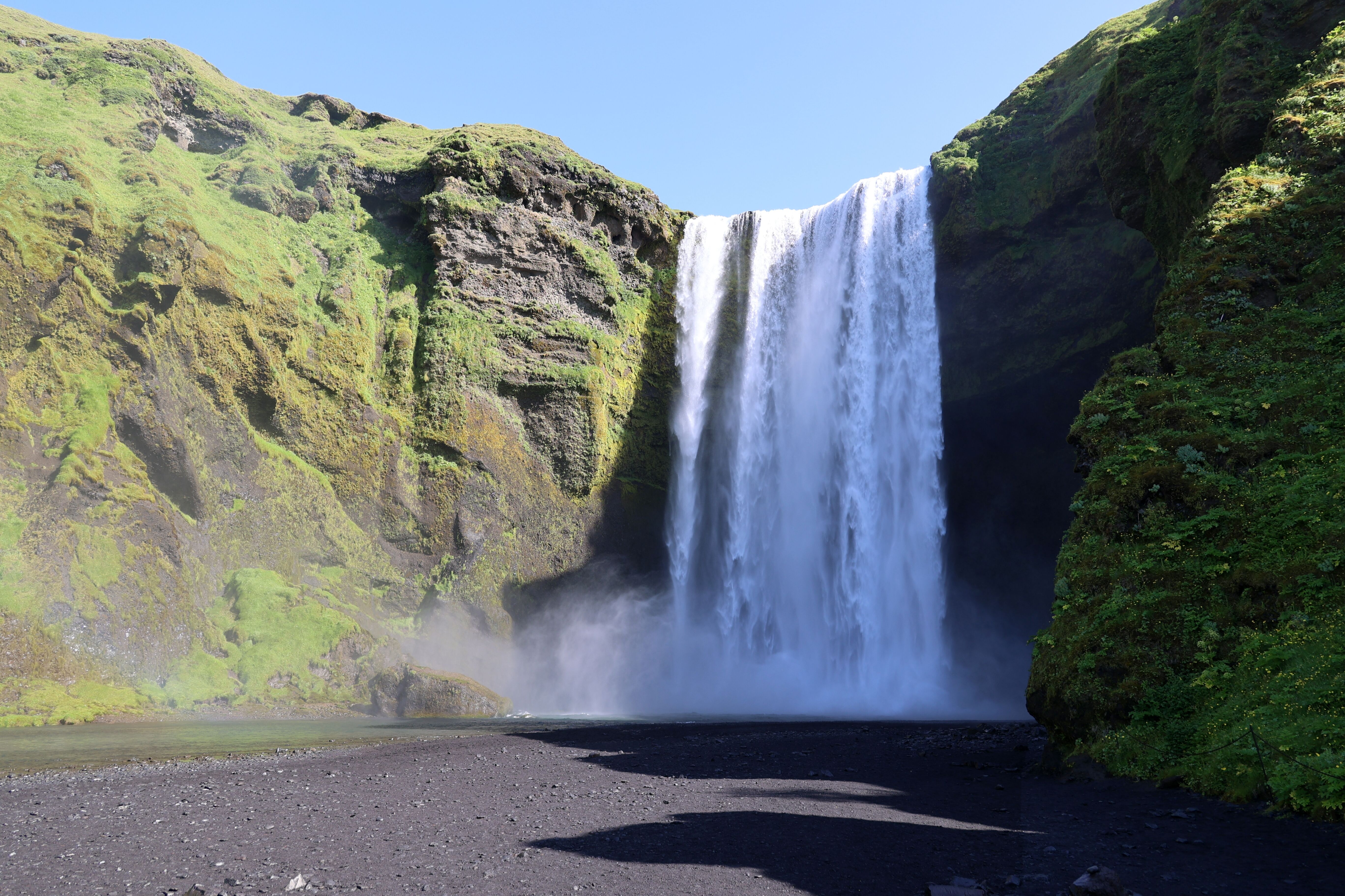 Skaftafell : cascade et plage de sable noir 