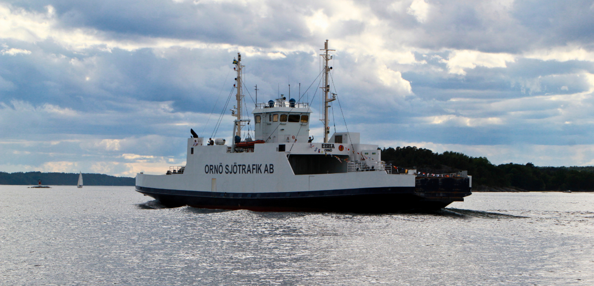 En ferry à travers l'archipel de Stockholm