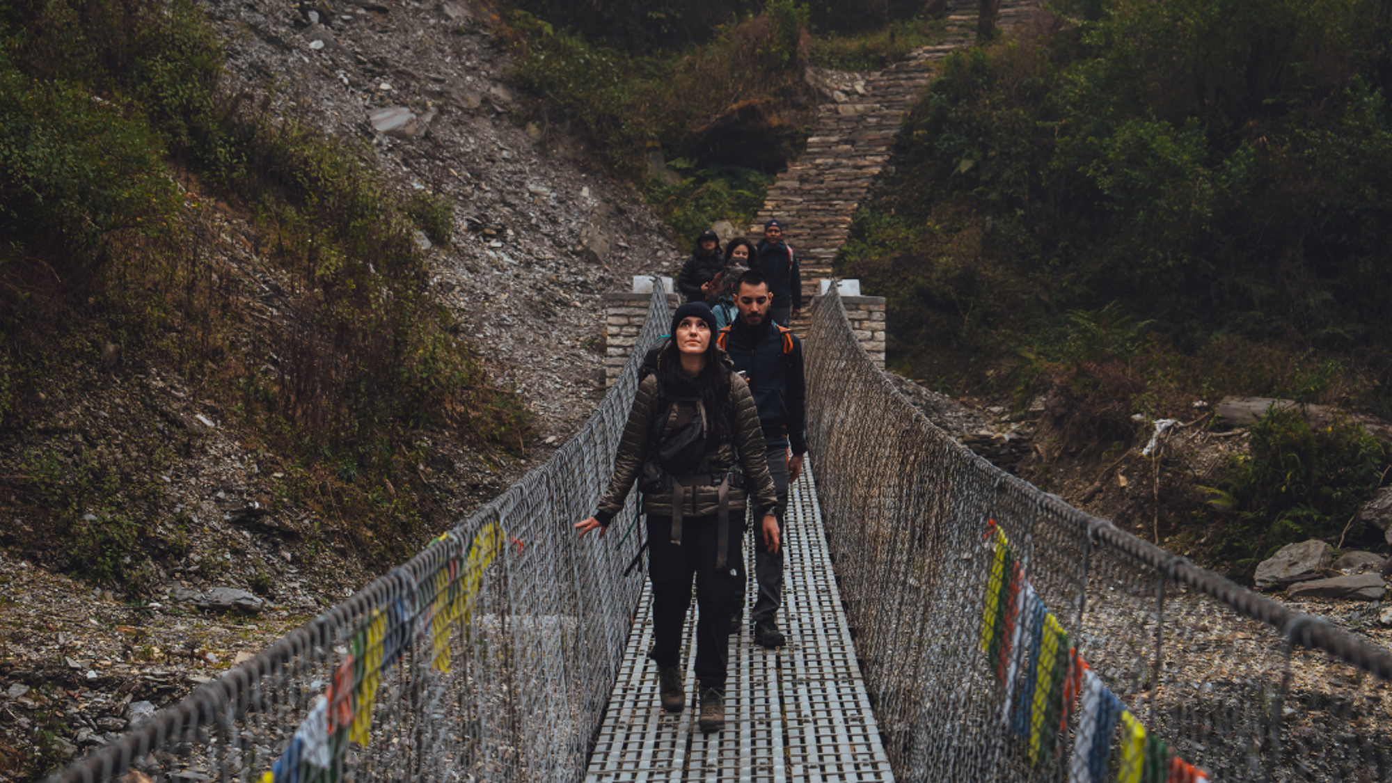 Traversez des ponts suspendus