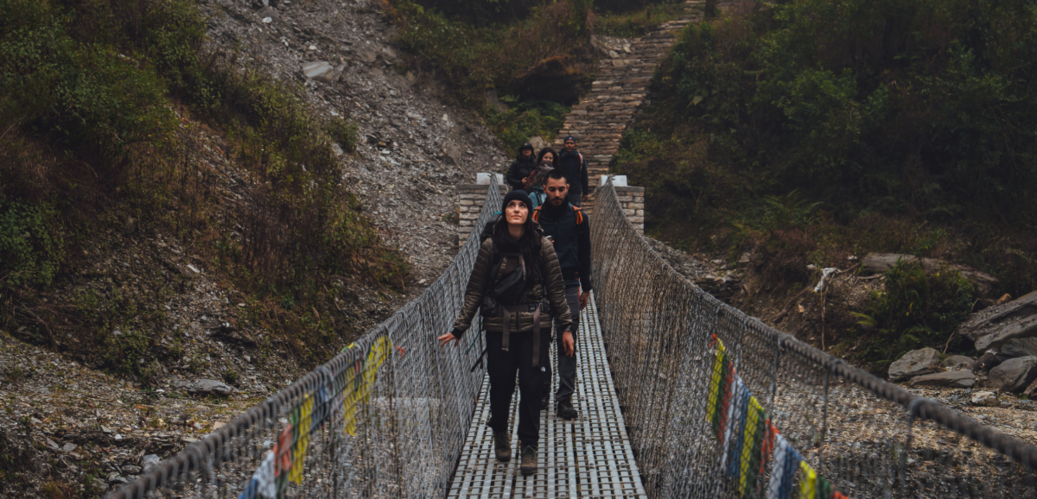 Traversez des ponts suspendus