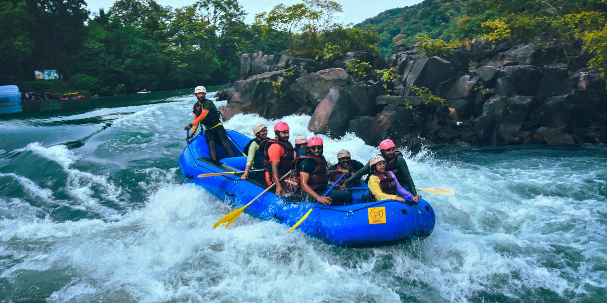 Avant d'embarquer pour une descente en rafting 