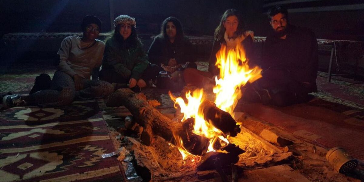 Feu de camp entre potes pour une soirée sous les étoiles !