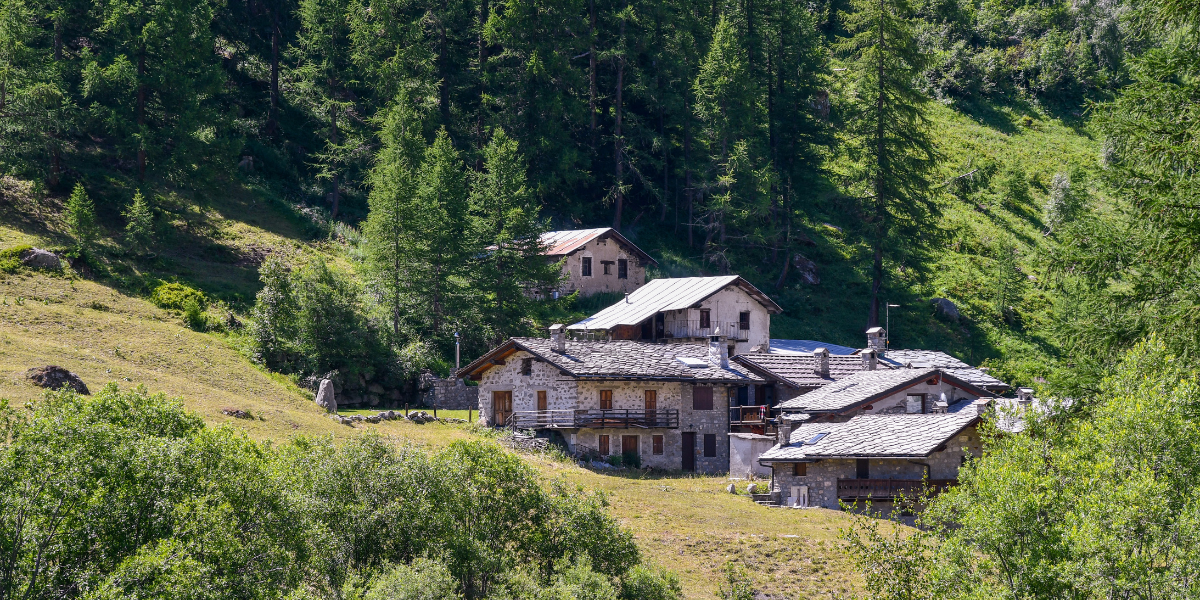 Passage par le village de Val Ferret, Suisse