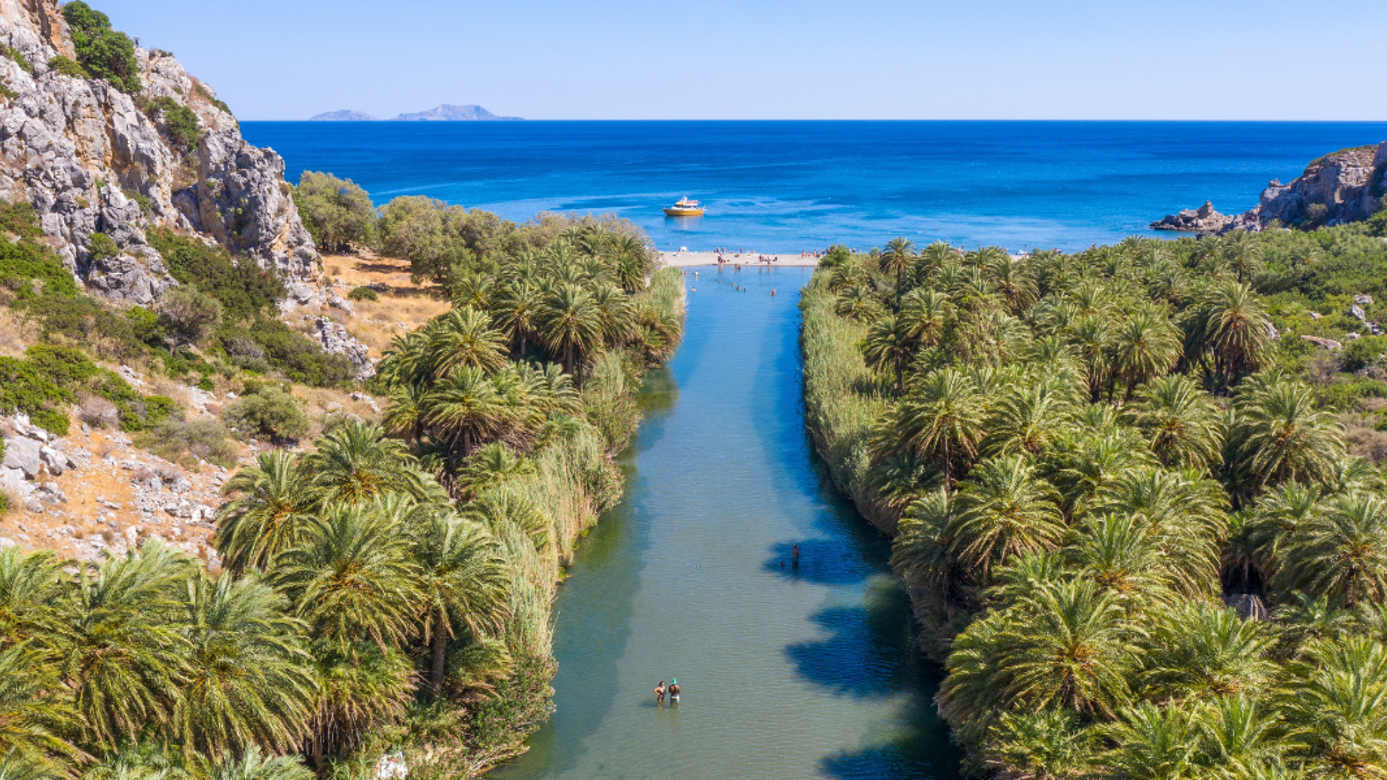 Enfilez vos chaussures de rando pour rejoindre la plage de Preveli