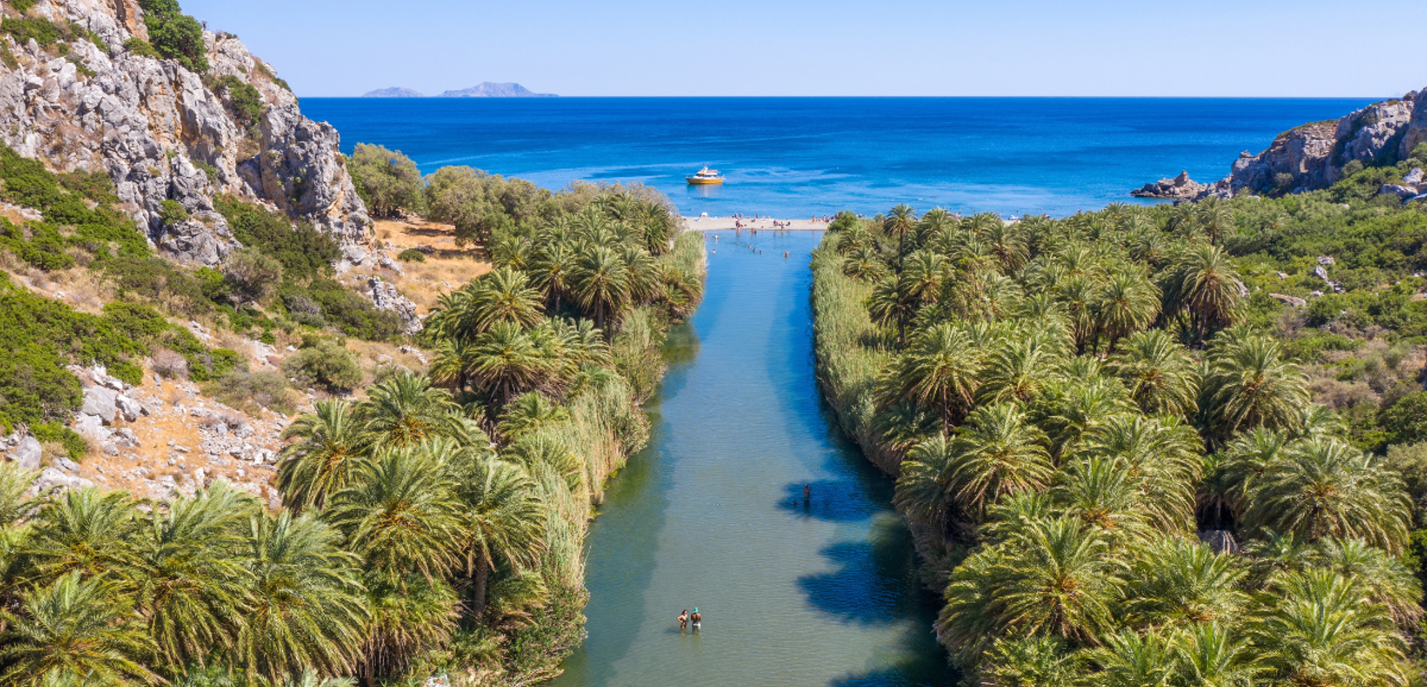 Enfilez vos chaussures de rando pour rejoindre la plage de Preveli
