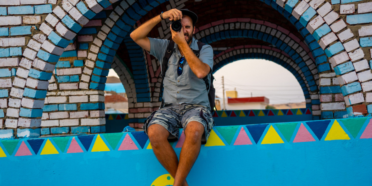 Dans le village coloré de Farès aux maisons peintes