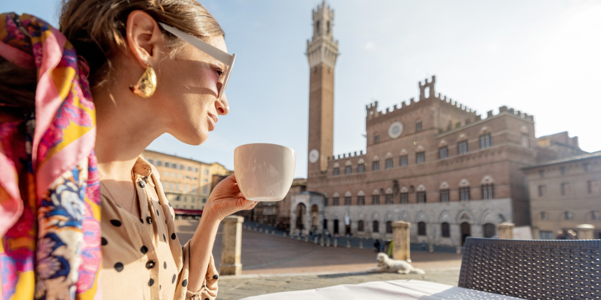 Retour à la civilisation dans la ville de Sienne 