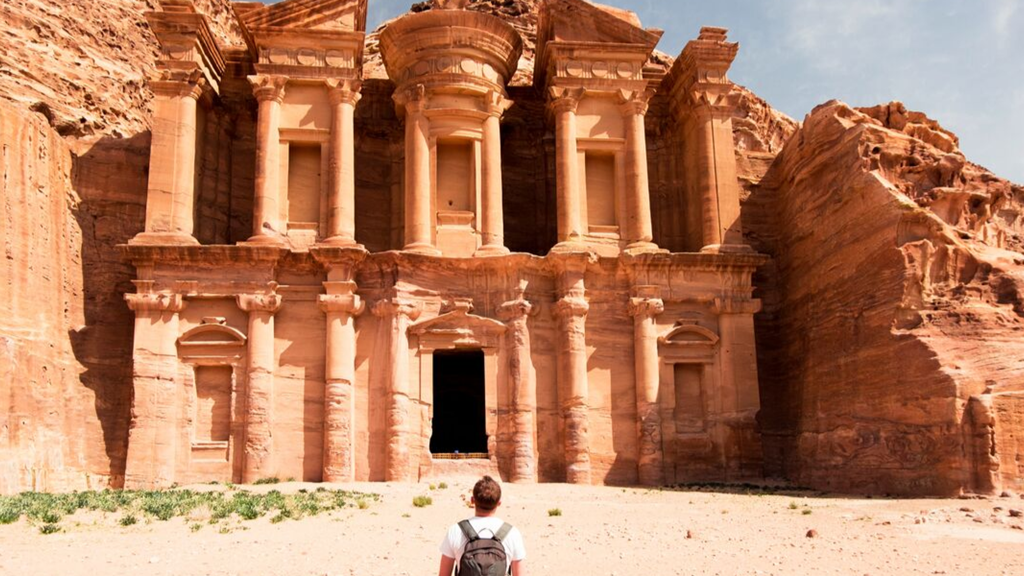 Le monastère de Petra, perché sur les hauteurs