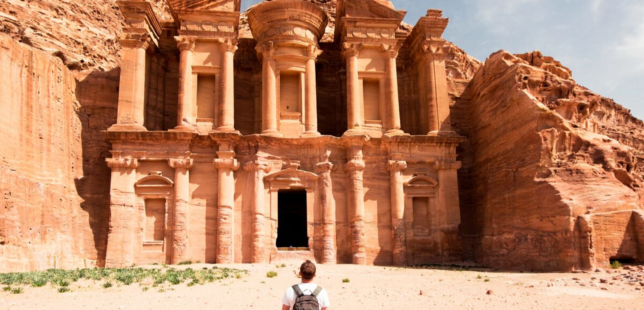 Le monastère de Petra, perché sur les hauteurs