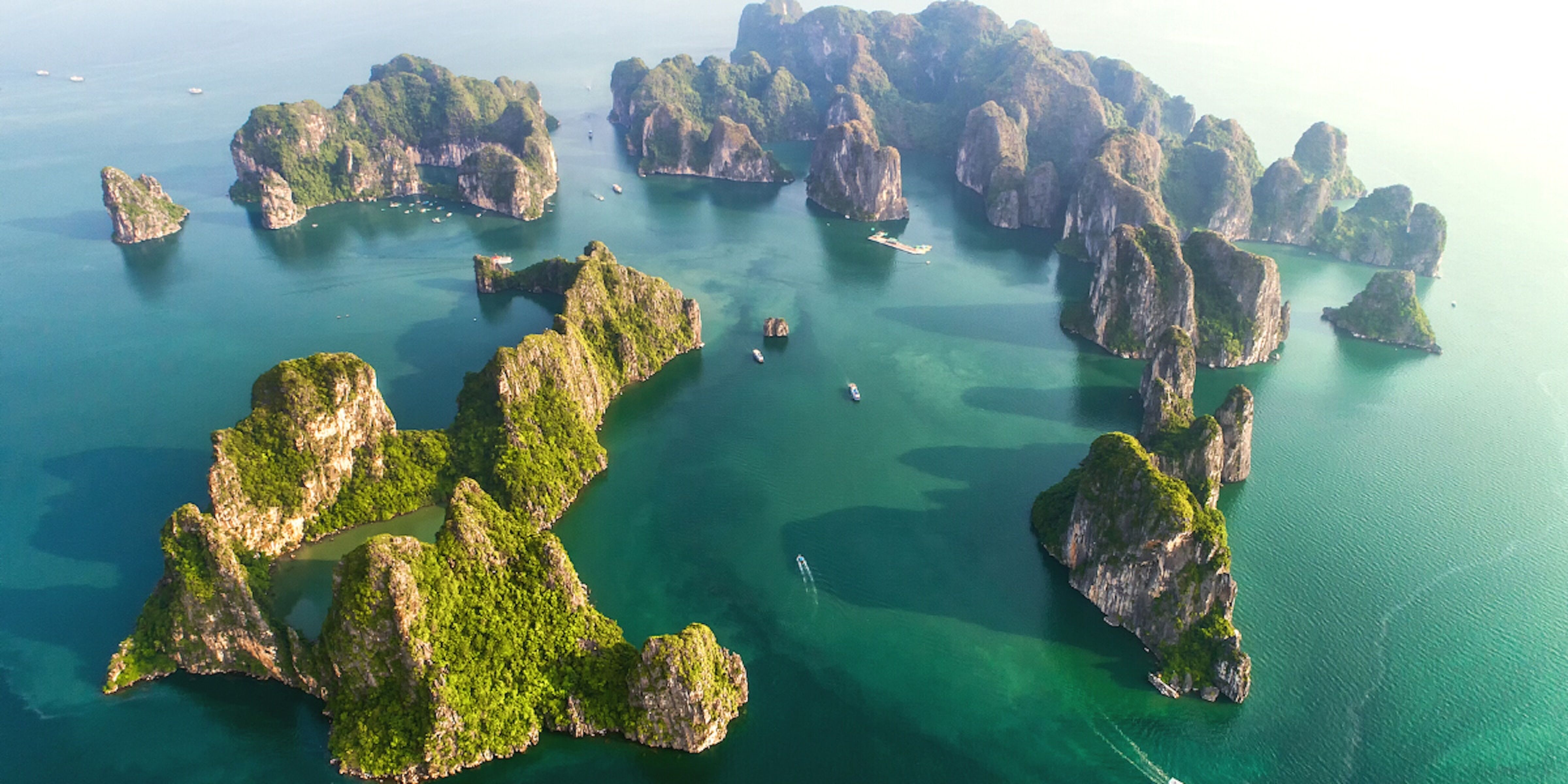 Avant de rejoindre la célèbre baie d'Halong pour une croisière en jonque 
