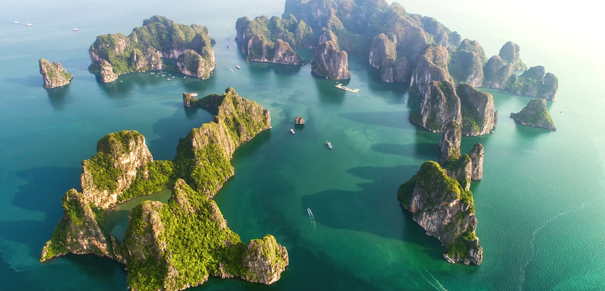 Avant de rejoindre la célèbre baie d'Halong pour une croisière en jonque