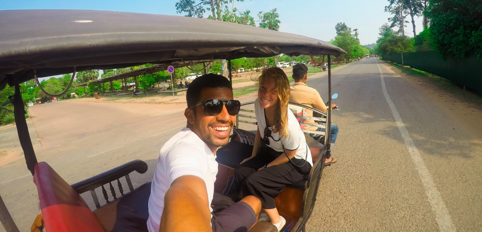 Un trajet entre deux étapes à bord d'un tuk-tuk