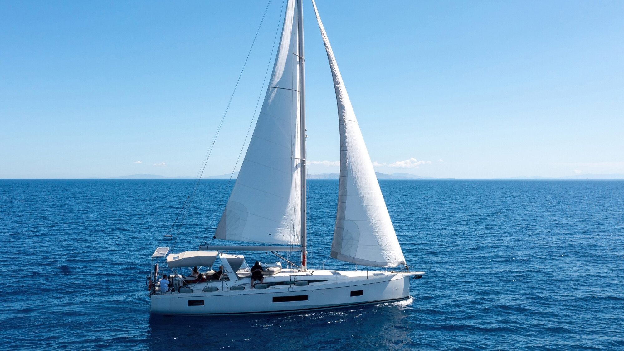 Ton voilier (ou similaire) pour ton aventure entre Corse et Sardaigne ©Shutterstock.com