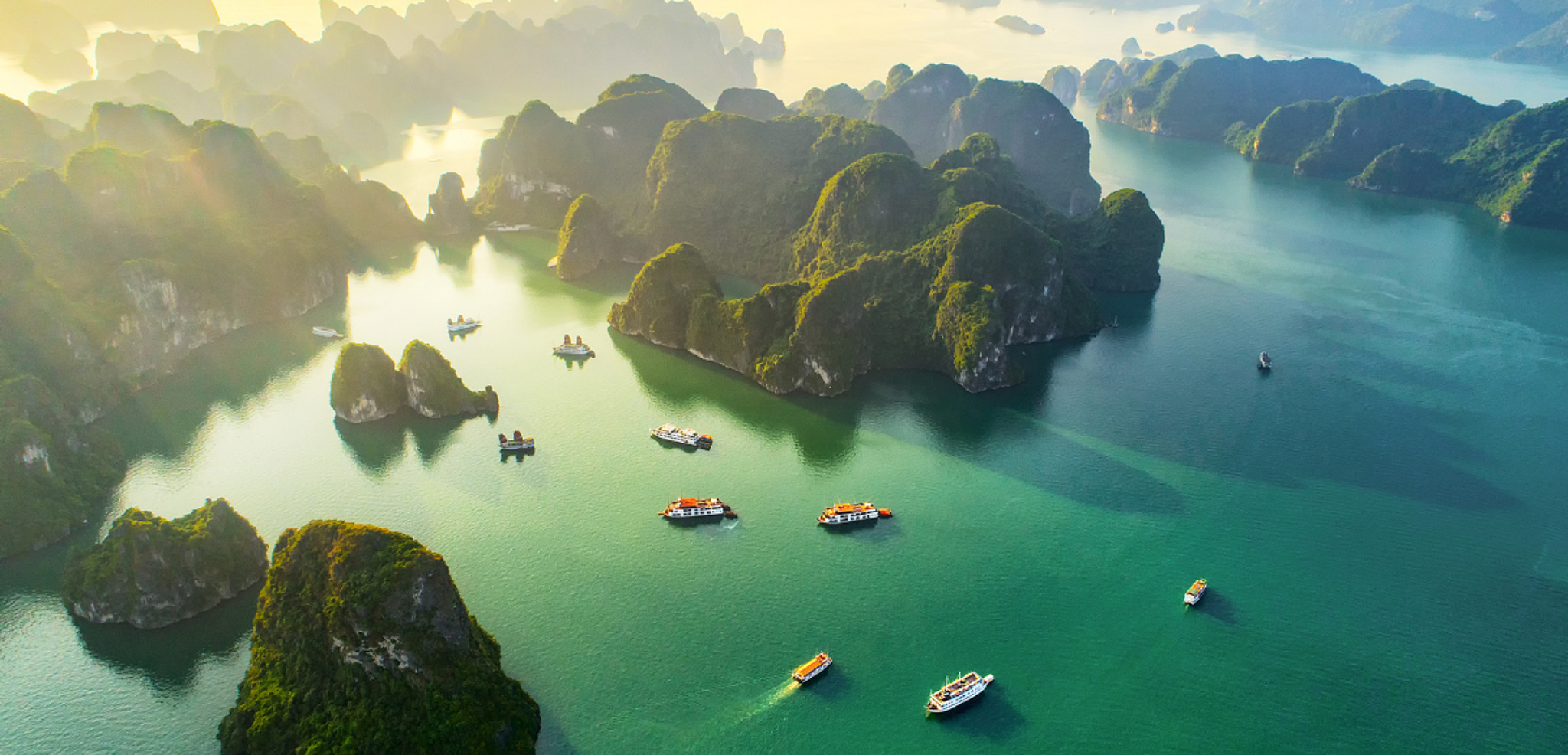 De la célèbre baie d'Halong au Vietnam...