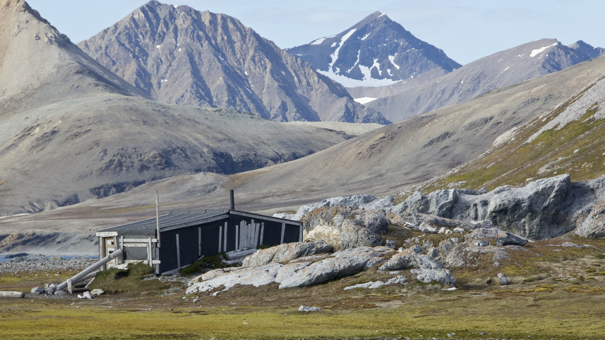 Abri d'été sur les rives