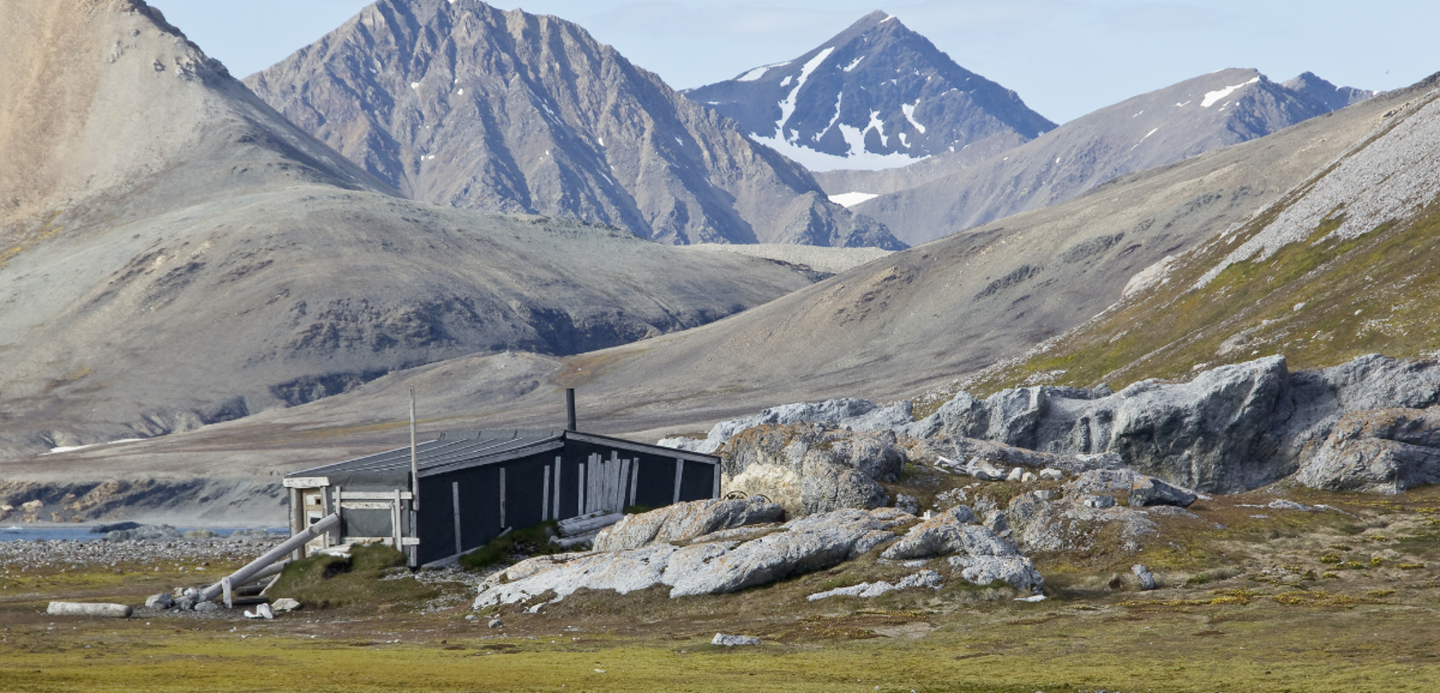 Abri d'été sur les rives