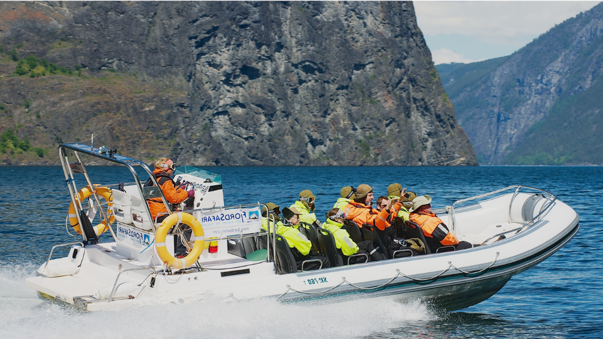 Embarquez pour un safari dans les Fjords à bord d'un zodiac