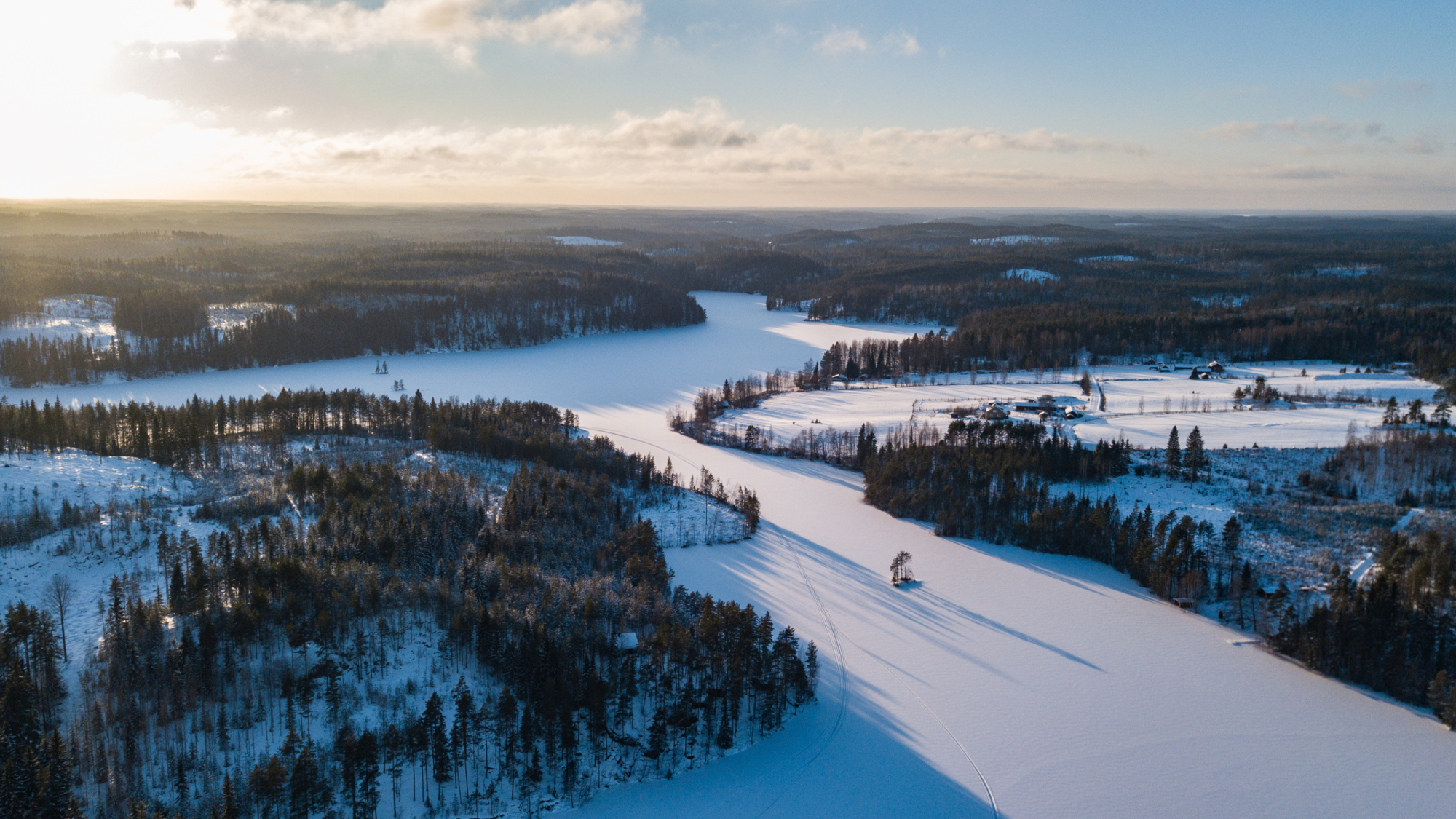 Taïga et lac gelé, Finlande