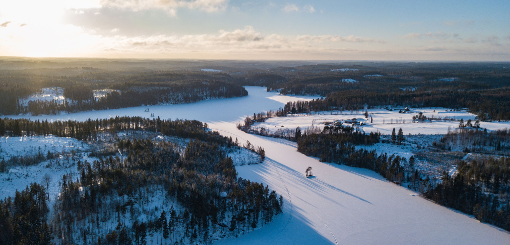 Taïga et lac gelé, Finlande