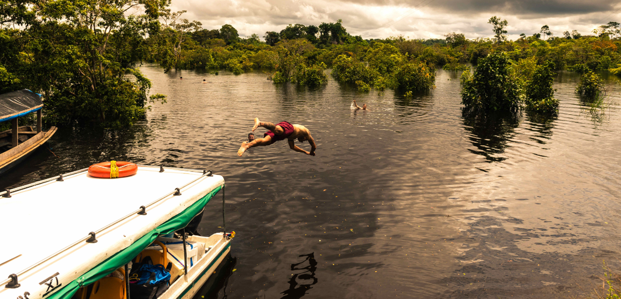 Jetez-vous à l'eau...