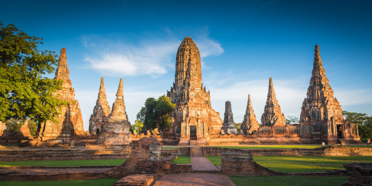 Avant de visiter les ruines de la région d'Ayutthaya 