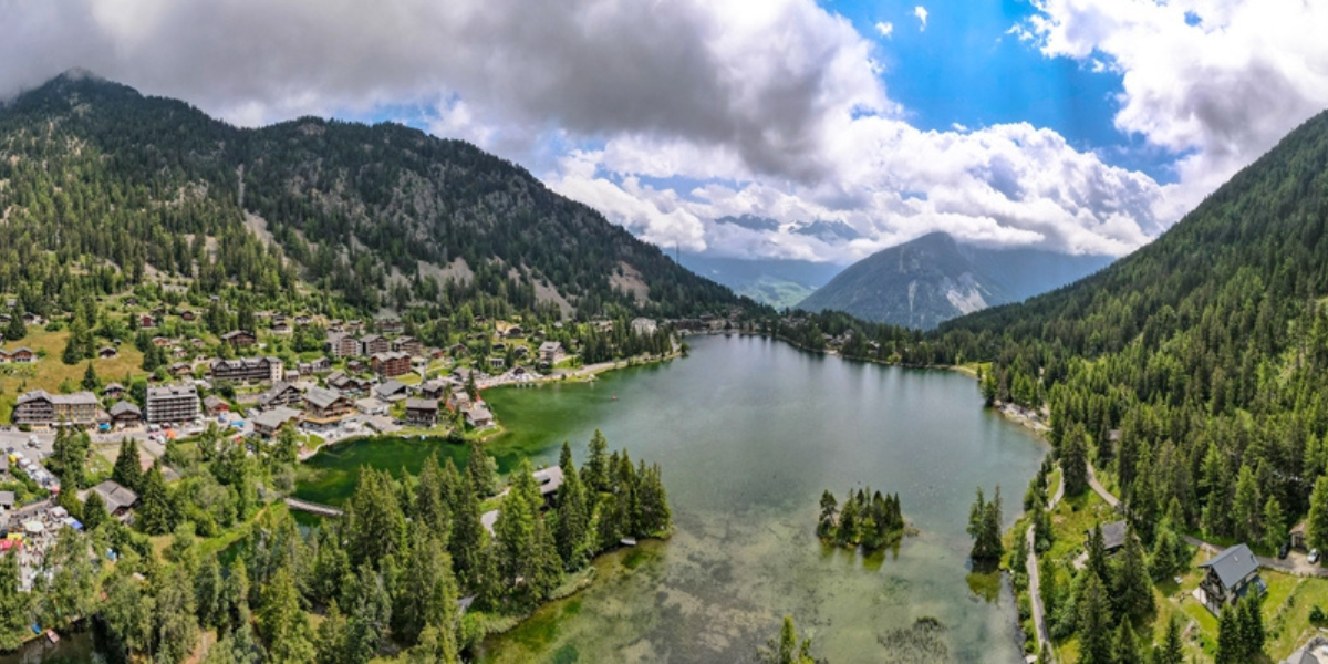 Nuit à Champex, en Suisse, et son charmant lac
