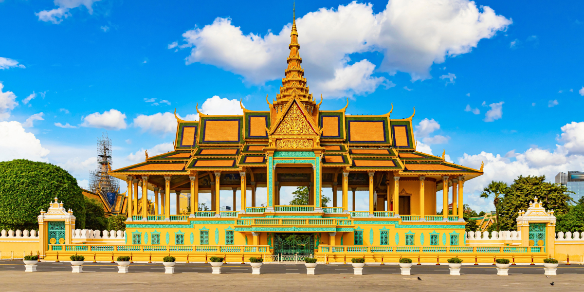 Sur place, visitez le Palais Royal à Phnom Penh 