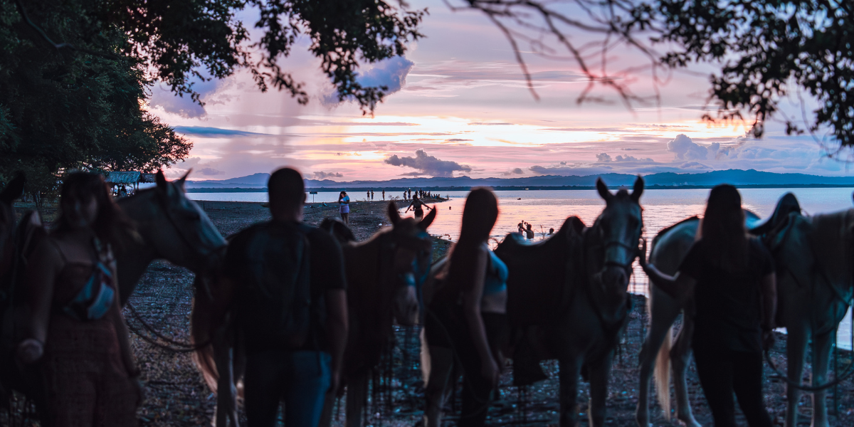 Option balade à cheval au coucher du soleil (en supplément)