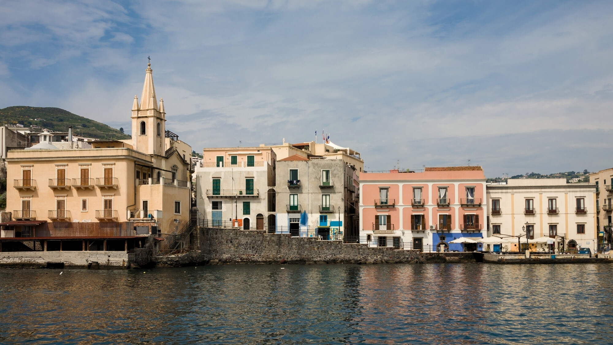 Port de Lipari, Îles Éoliennes, Italie ©Shutterstock.com