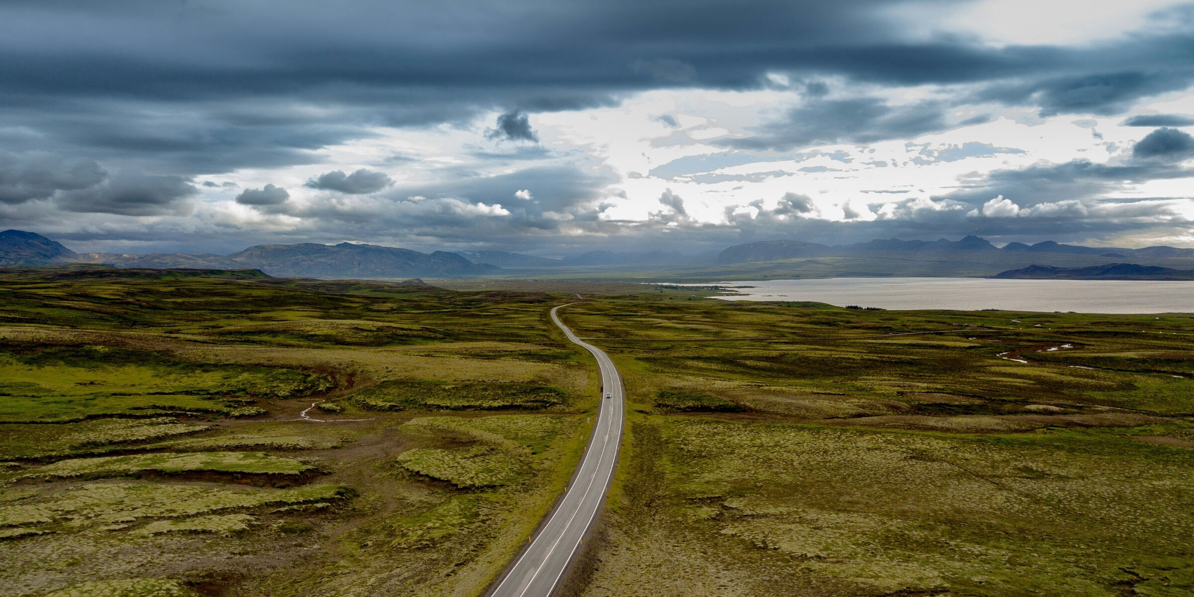 Sur la route, Islande ©Andreas M / Unsplash