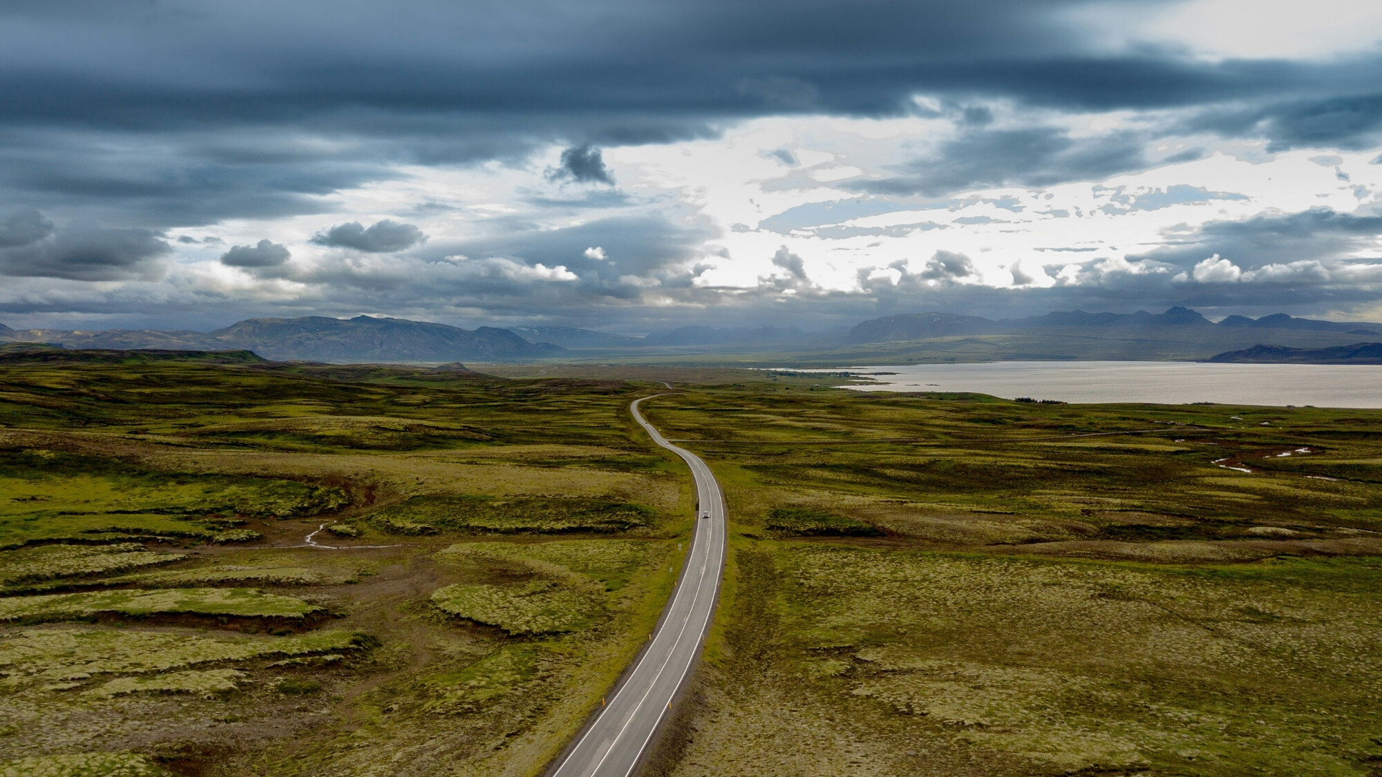 Sur la route, Islande ©Andreas M / Unsplash