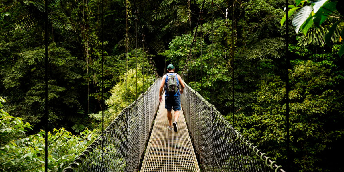 ...que vous découvrez en explorant le parc national du volcan Arenal