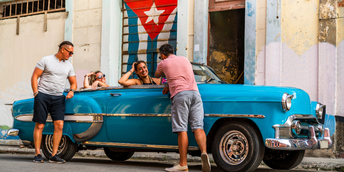 La Havane en vieille américaine décapotable