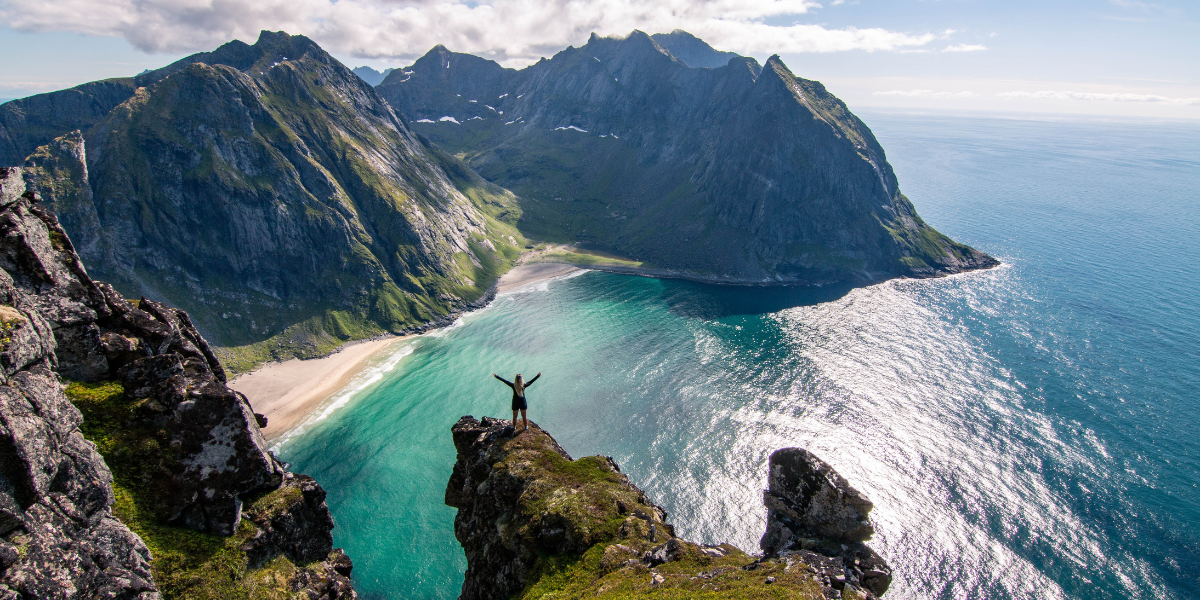 Point de vue sur la plage de Kvalvika 