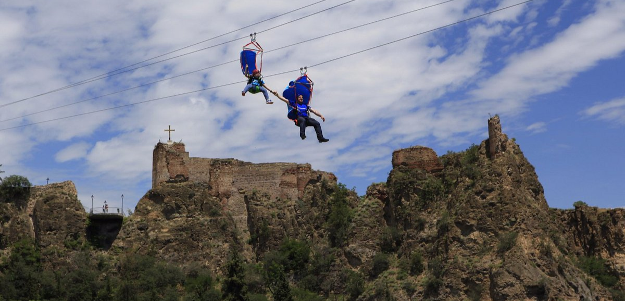Descendez de la forteresse en tyrolienne !