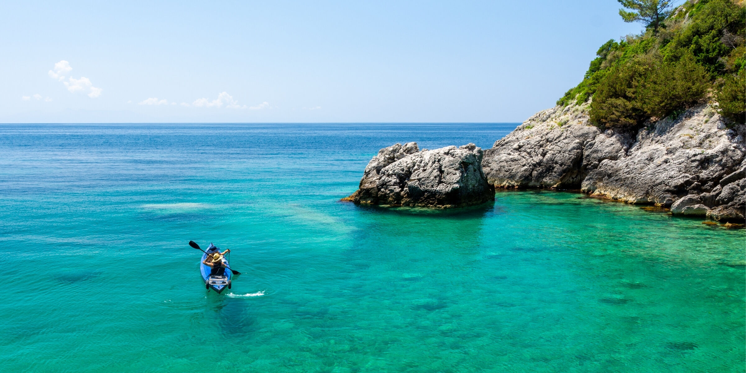 Kayak sur la mer ionienne, Albanie ©Shutterstcok.com