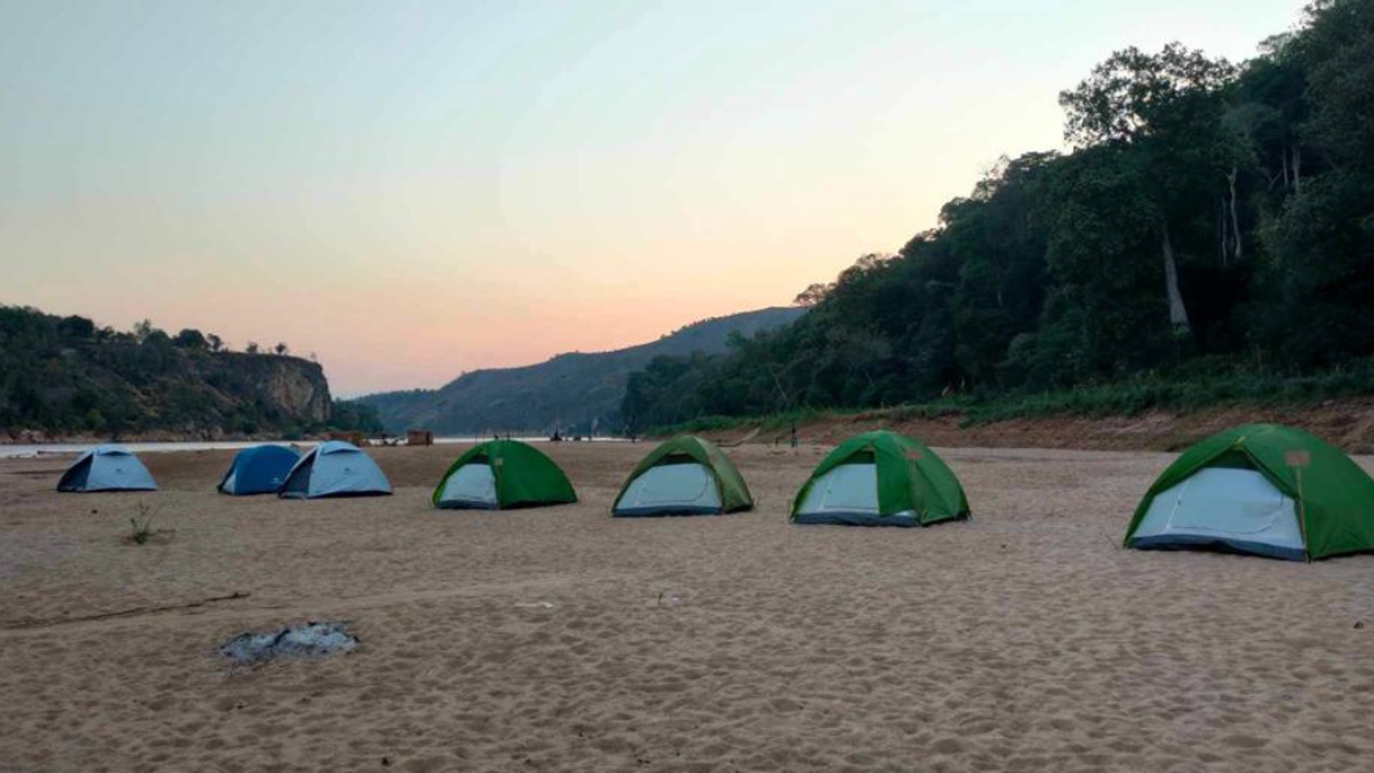 Bivouac, Rivière Tsiribihina, Madagascar
