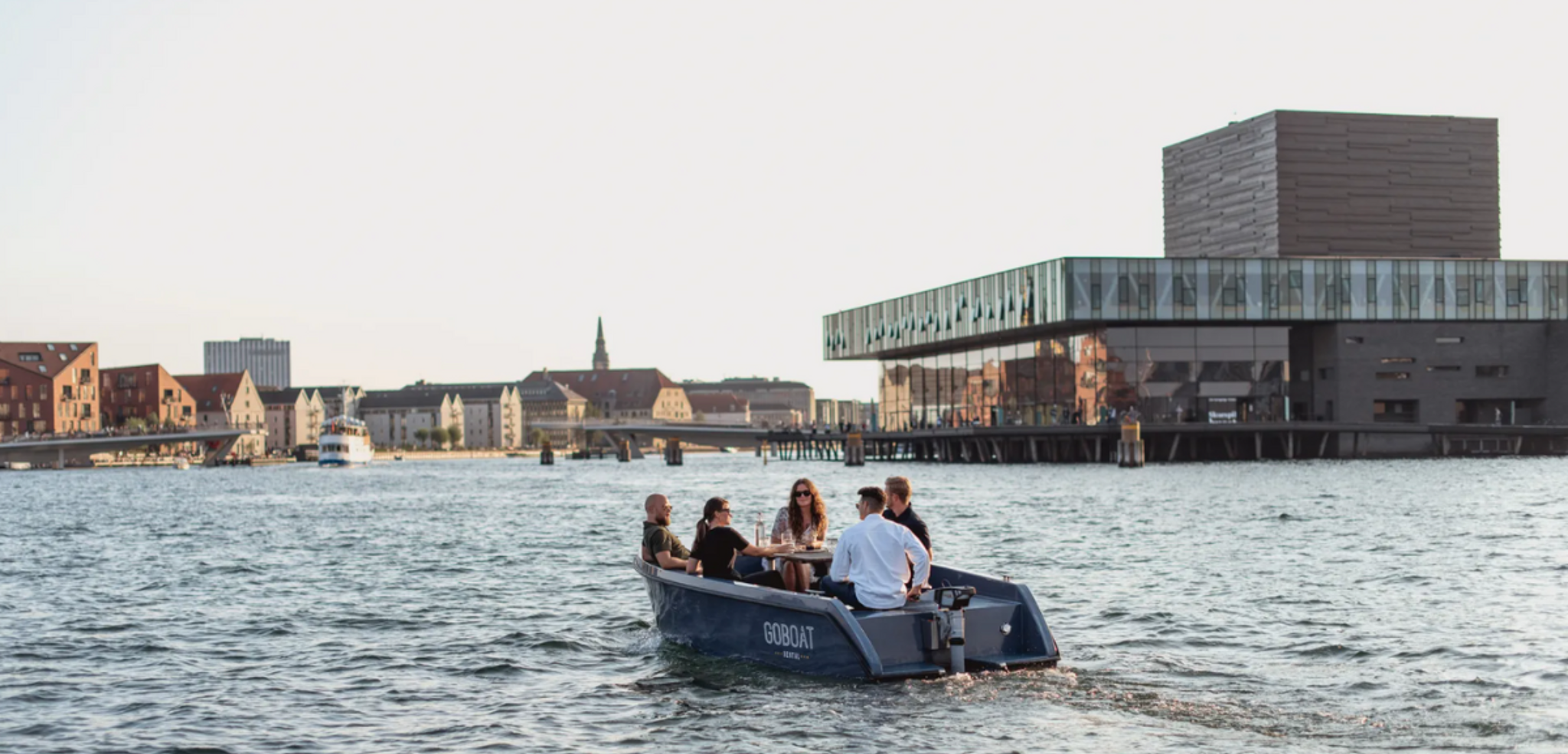 Parcourez les canaux en GoBoats