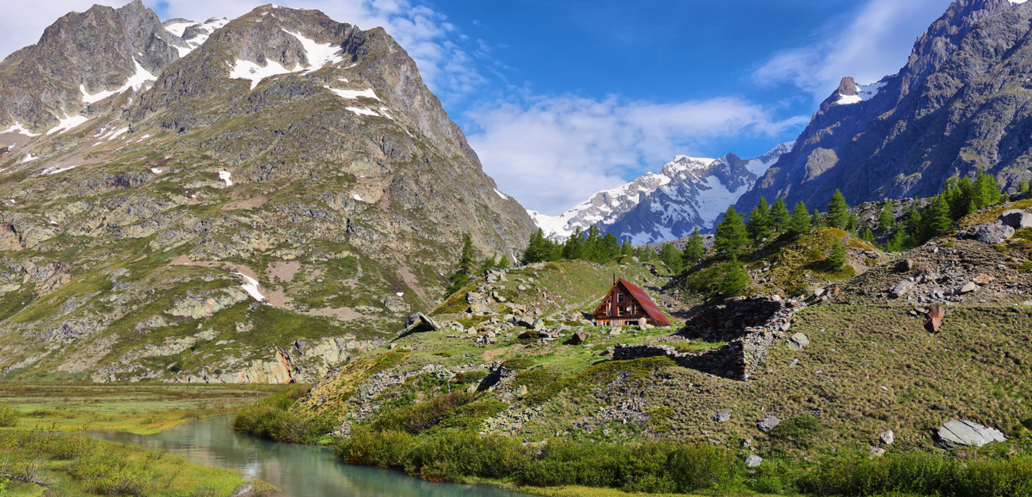 Val Veny, d'où l'on aperçoit le côté italien du Mont Blanc