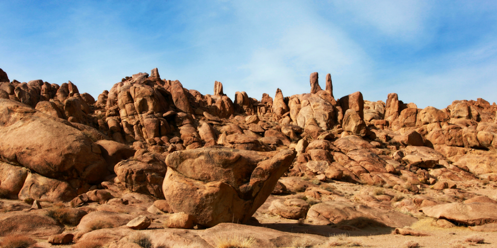 Et ses majestueuses stèles de granit