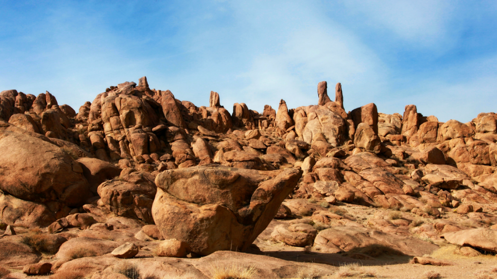 Et ses majestueuses stèles de granit