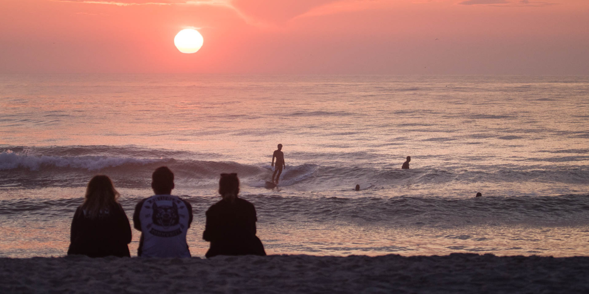 Le mood couchers de soleil sur l'océan tous les soirs avec ta team 
