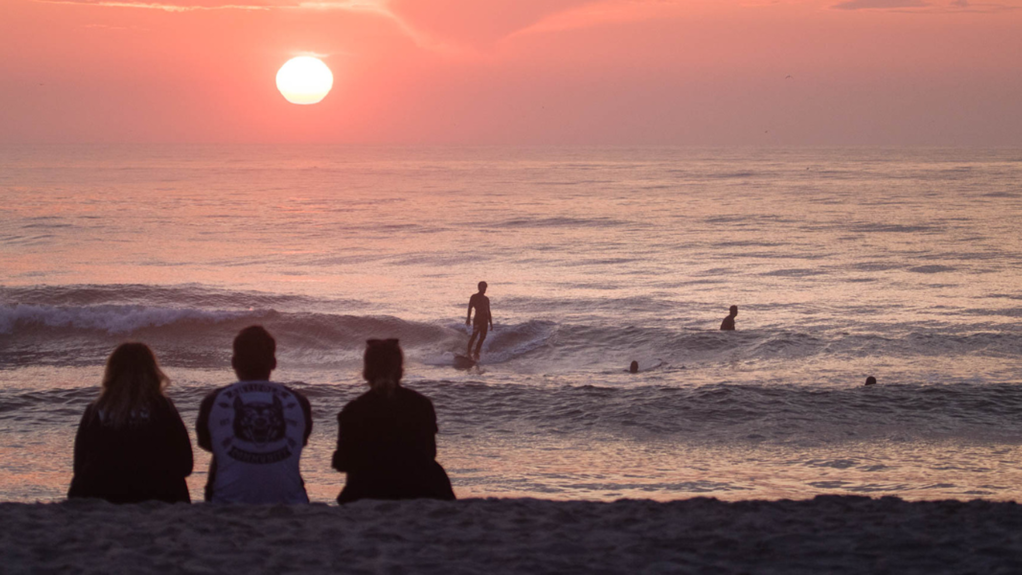 Le mood couchers de soleil sur l'océan tous les soirs avec ta team