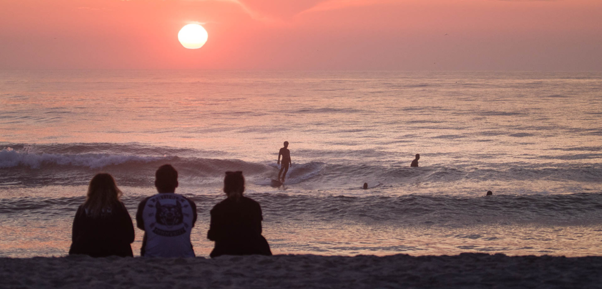 Le mood couchers de soleil sur l'océan tous les soirs avec ta team