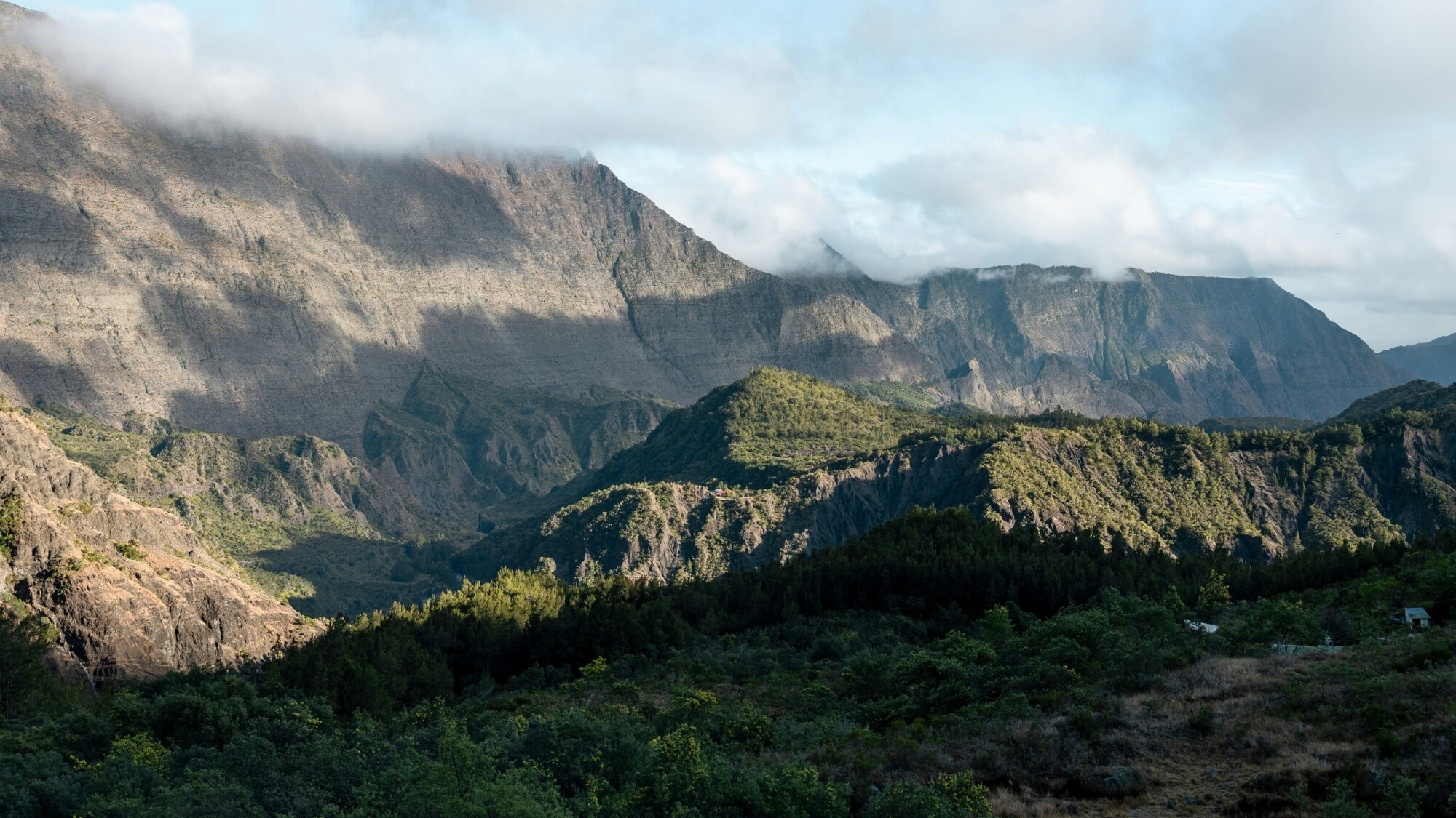 Cirque de Mafate, La Réunion ©Louis Paulin / Unsplash