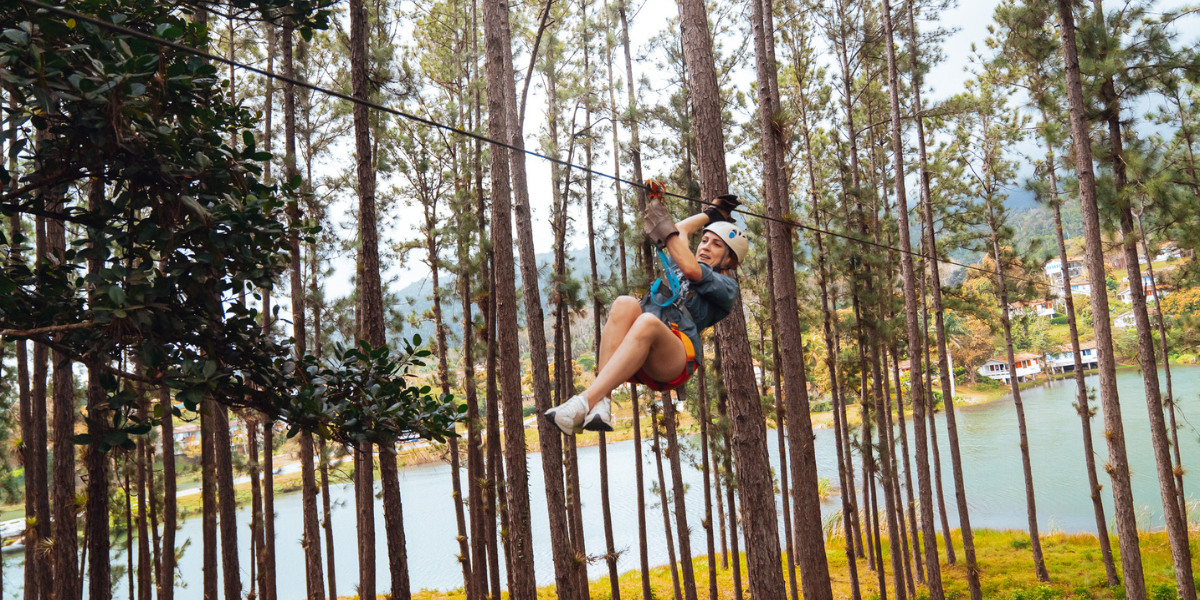 Avant de faire le plein de sensations en tyrolienne ! 