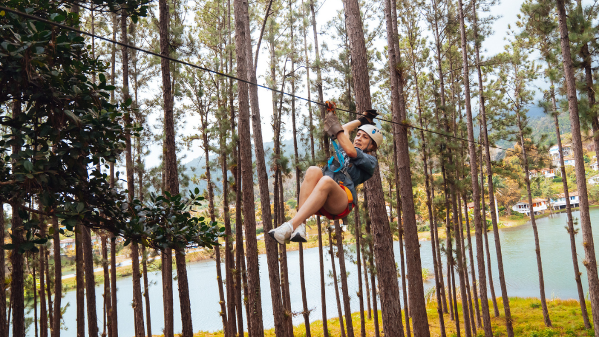 Avant de faire le plein de sensations en tyrolienne !