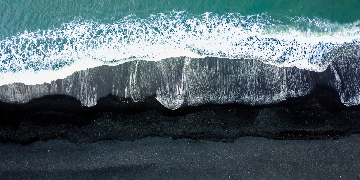 Plages de sable noir... 