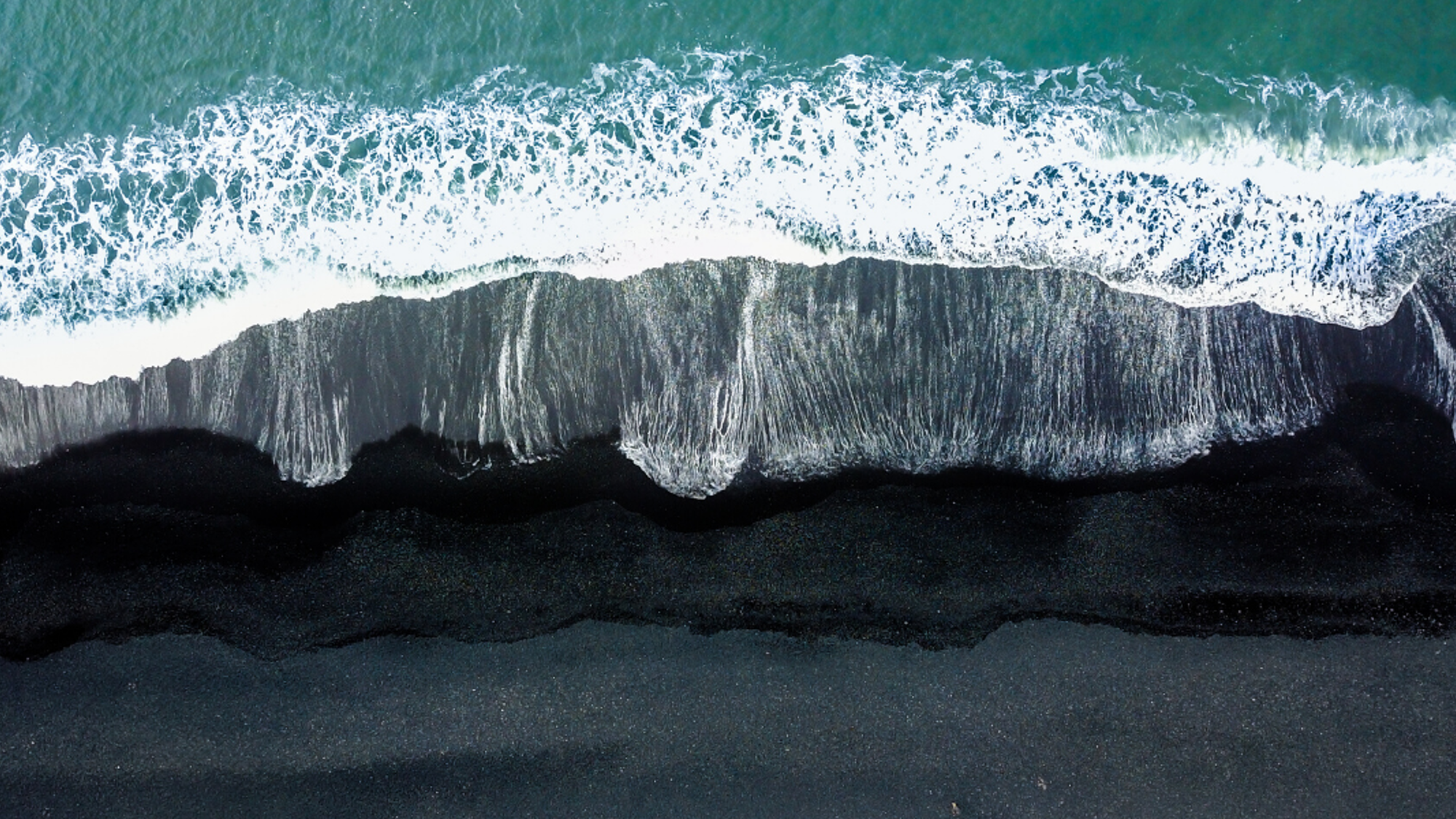 Plages de sable noir...