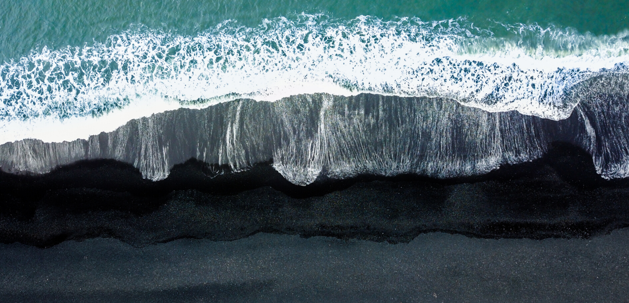 Plages de sable noir...